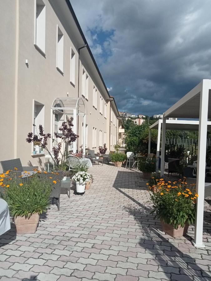 Hotel Porta Rivera LʼAquila Exterior foto